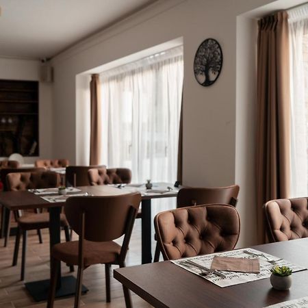 Rozsa Etterem & Panzio Acomodação com café da manhã Pécs Exterior foto