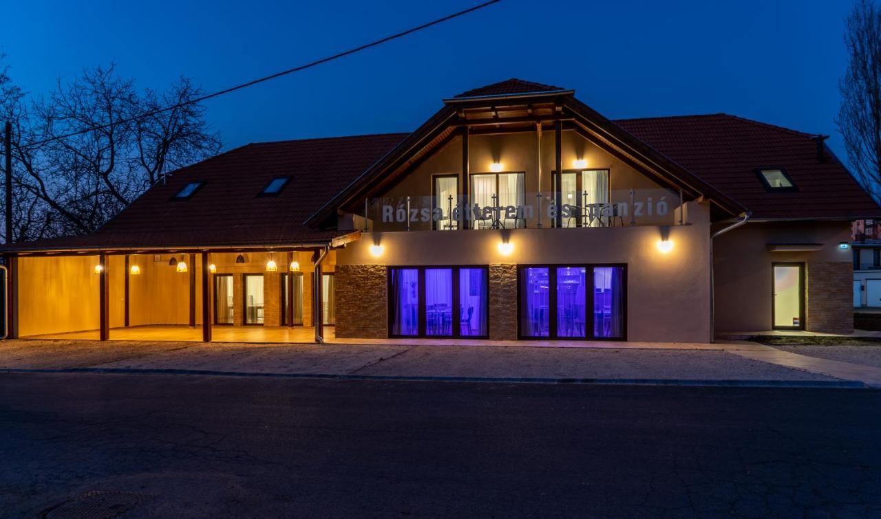 Rozsa Etterem & Panzio Acomodação com café da manhã Pécs Exterior foto