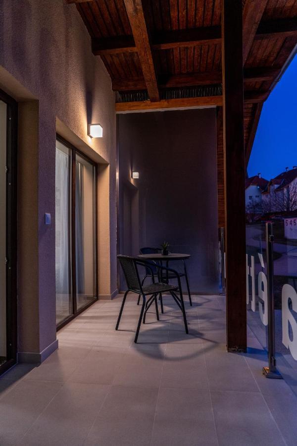 Rozsa Etterem & Panzio Acomodação com café da manhã Pécs Exterior foto