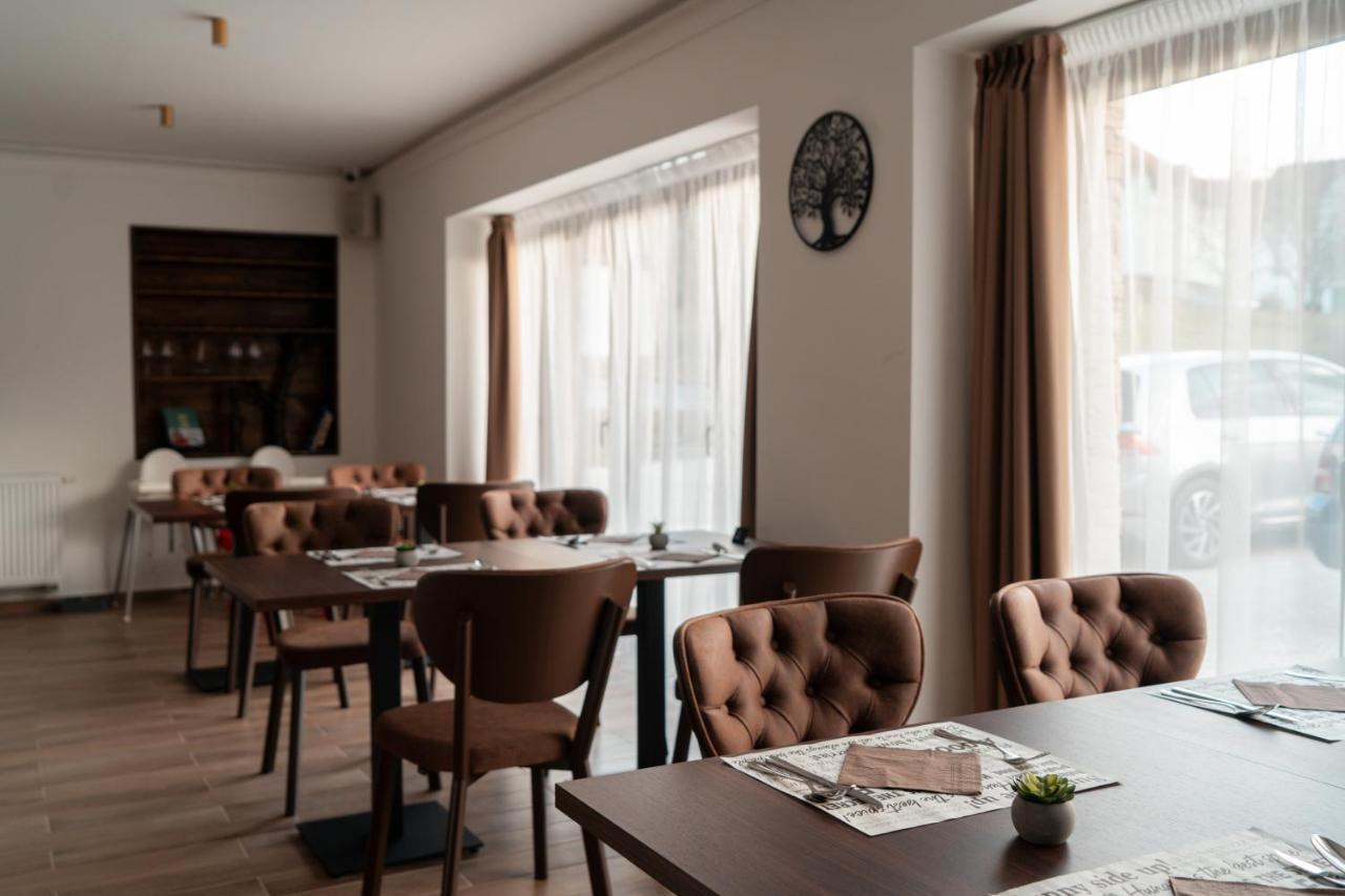 Rozsa Etterem & Panzio Acomodação com café da manhã Pécs Exterior foto