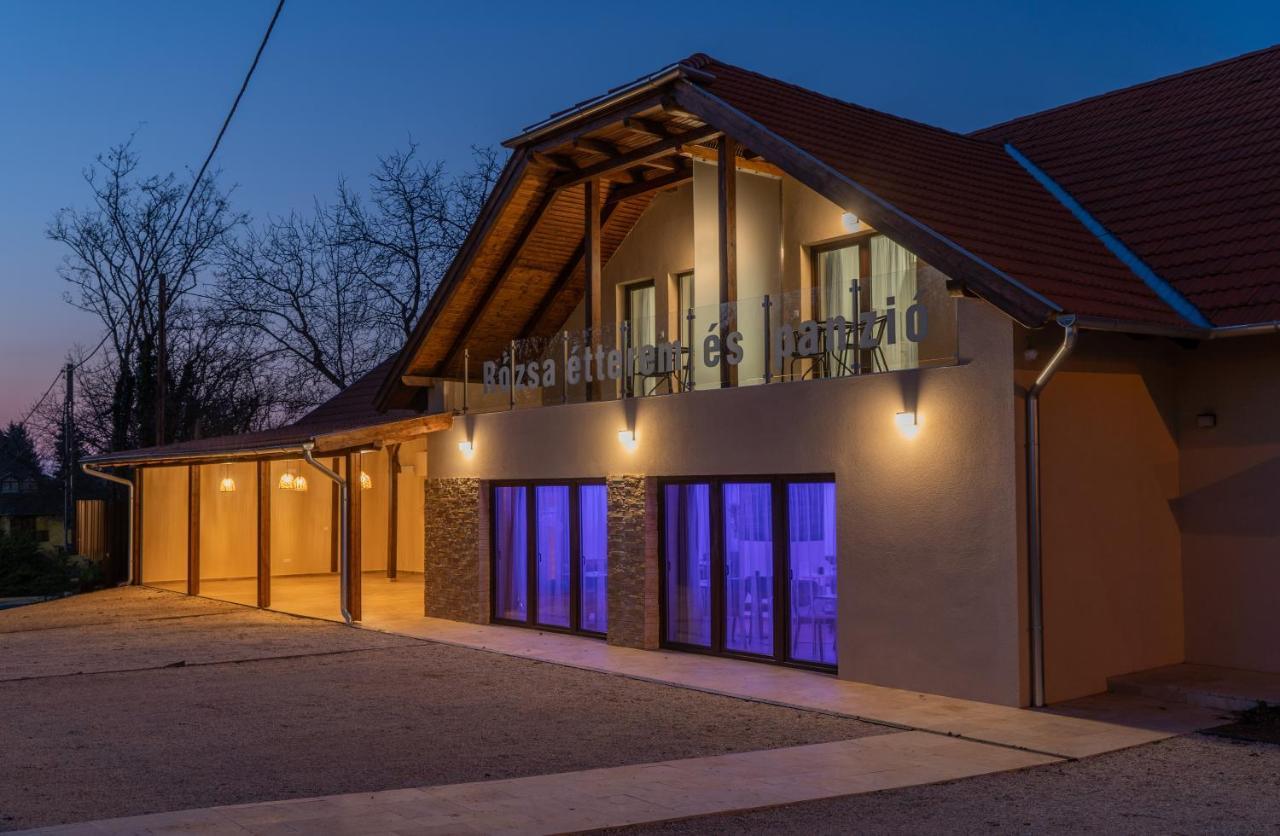 Rozsa Etterem & Panzio Acomodação com café da manhã Pécs Exterior foto