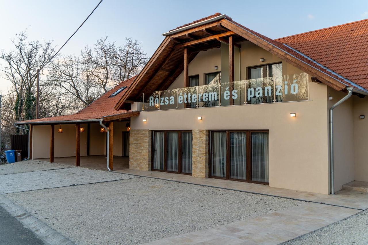 Rozsa Etterem & Panzio Acomodação com café da manhã Pécs Exterior foto