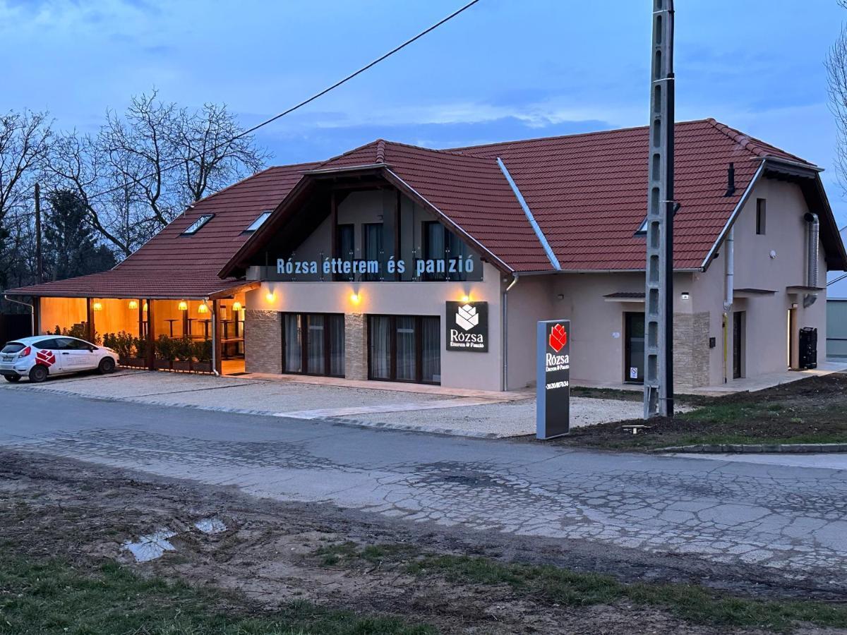 Rozsa Etterem & Panzio Acomodação com café da manhã Pécs Exterior foto